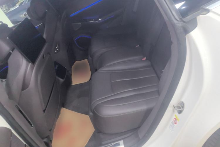 Used Denza Z9 2024 1100 km All-Wheel-Drive Ultra Version Interior 4