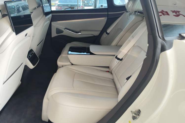 Used Denza Z9 2024 630 km All-Wheel Drive Max Version Interior 4