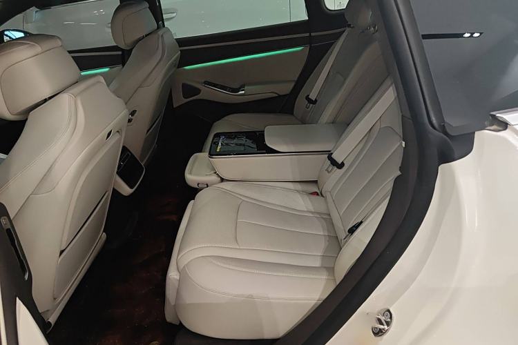 Used Denza Z9 2024 1100 km Four-Wheel Drive Max Version Interior 4