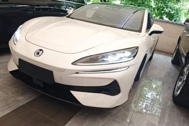 Used Denza Z9 2024 1100 km All-Wheel-Drive Ultra Version