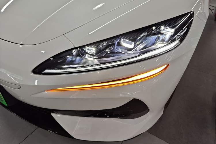 Used Denza Z9 2024 1100 km Four-Wheel Drive Max Version Left Front Headlight
