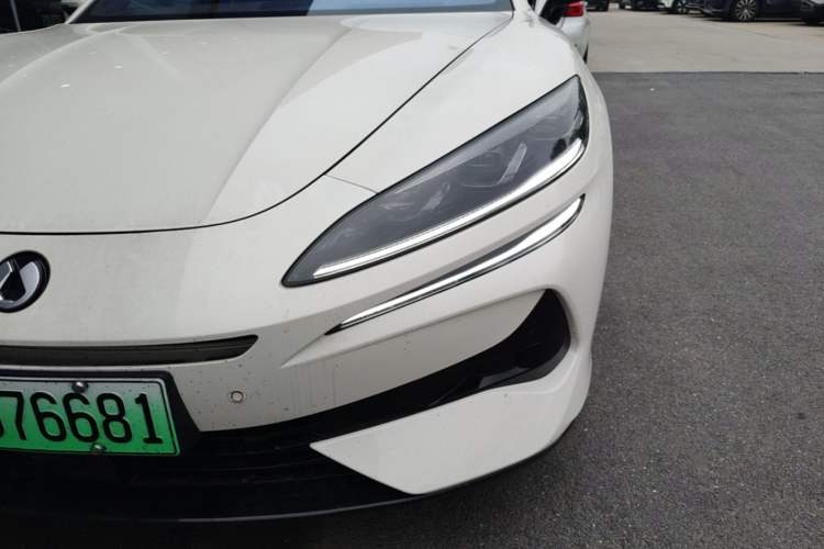 Used Denza Z9 2024 1100 km Four-Wheel Drive Max Version Left Front Headlight