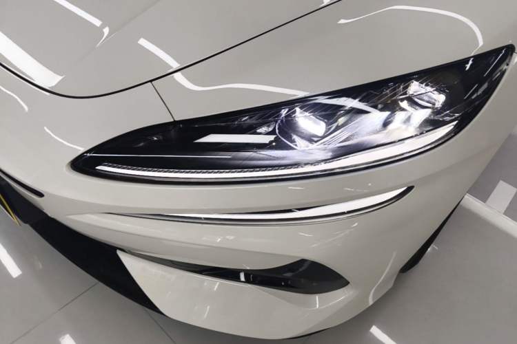 Used Denza Z9 2024 1100 km All-Wheel-Drive Ultra Version Left Front Headlight