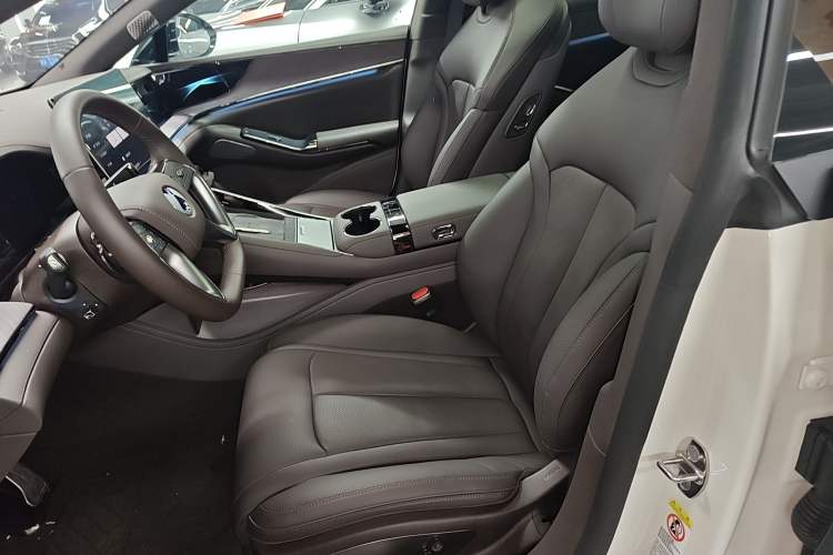 Used Denza Z9 2024 1100 km Four-Wheel Drive Max Version Left Front Seat