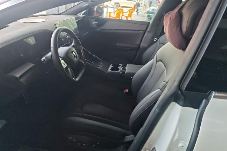 Used Denza Z9 2024 1100 km Four-Wheel Drive Max Version Left Front Seat