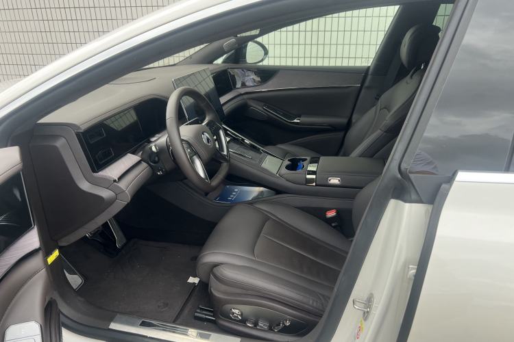 Used Denza Z9 2024 1100 km Four-Wheel Drive Max Version Left Front Seat
