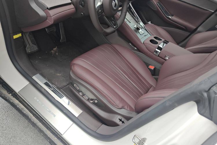 Used Denza Z9 2024 1100 km All-Wheel-Drive Ultra Version Left Front Seat