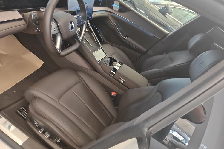 Used Denza Z9 2024 1100 km All-Wheel-Drive Ultra Version Left Front Seat