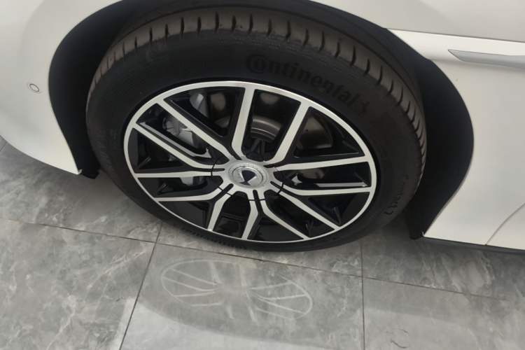 Used Denza Z9 2024 1100 km Four-Wheel Drive Max Version Left Front Wheel Hub