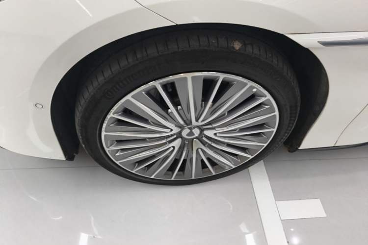 Used Denza Z9 2024 1100 km All-Wheel-Drive Ultra Version Left Front Wheel Hub
