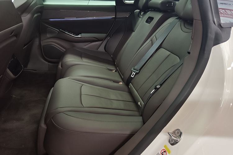 Used Denza Z9 2024 1100 km Four-Wheel Drive Max Version Left Rear Seat