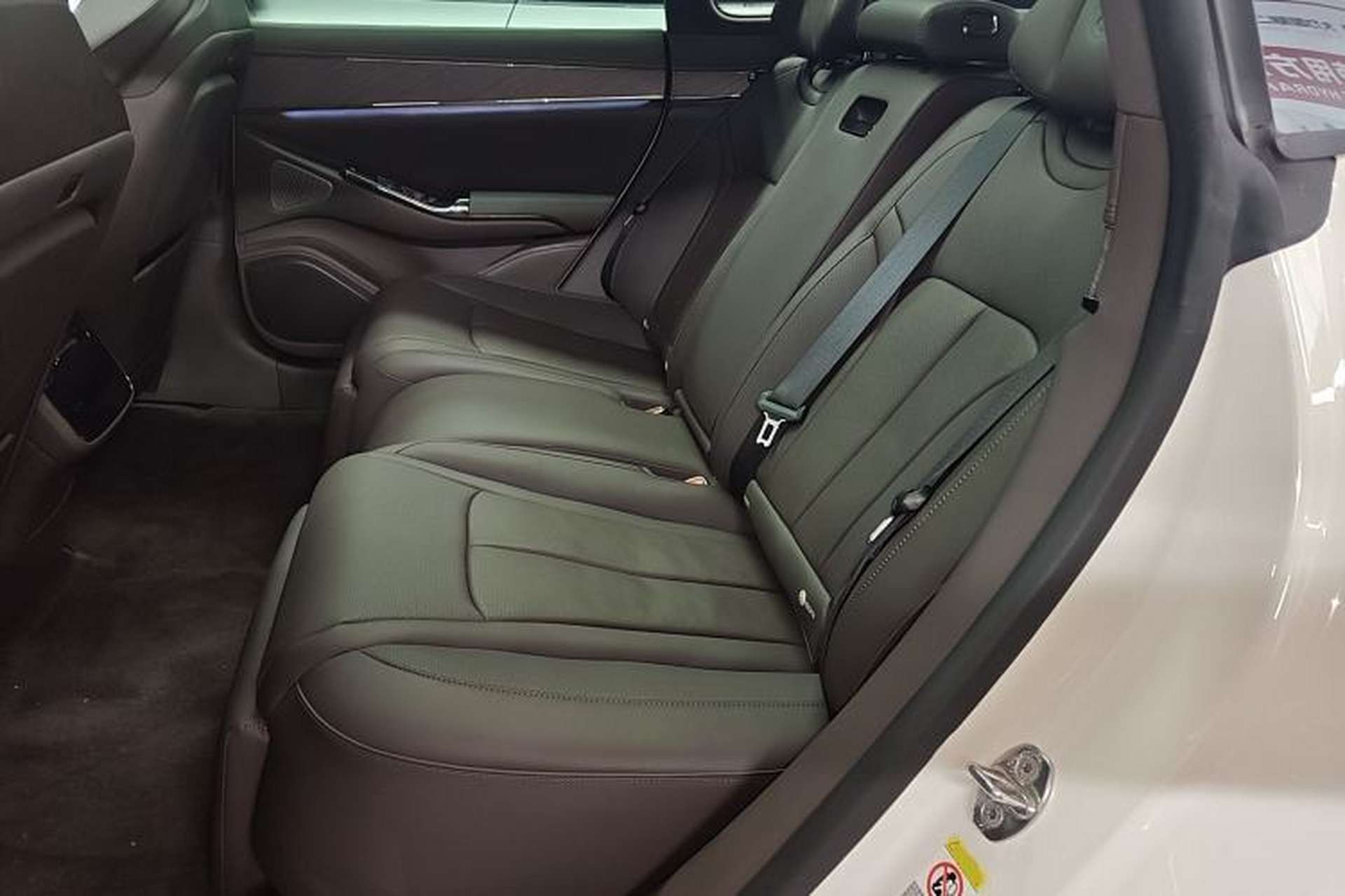 Used Denza Z9 2024 1100 km Four-Wheel Drive Max Version Left Rear Seat