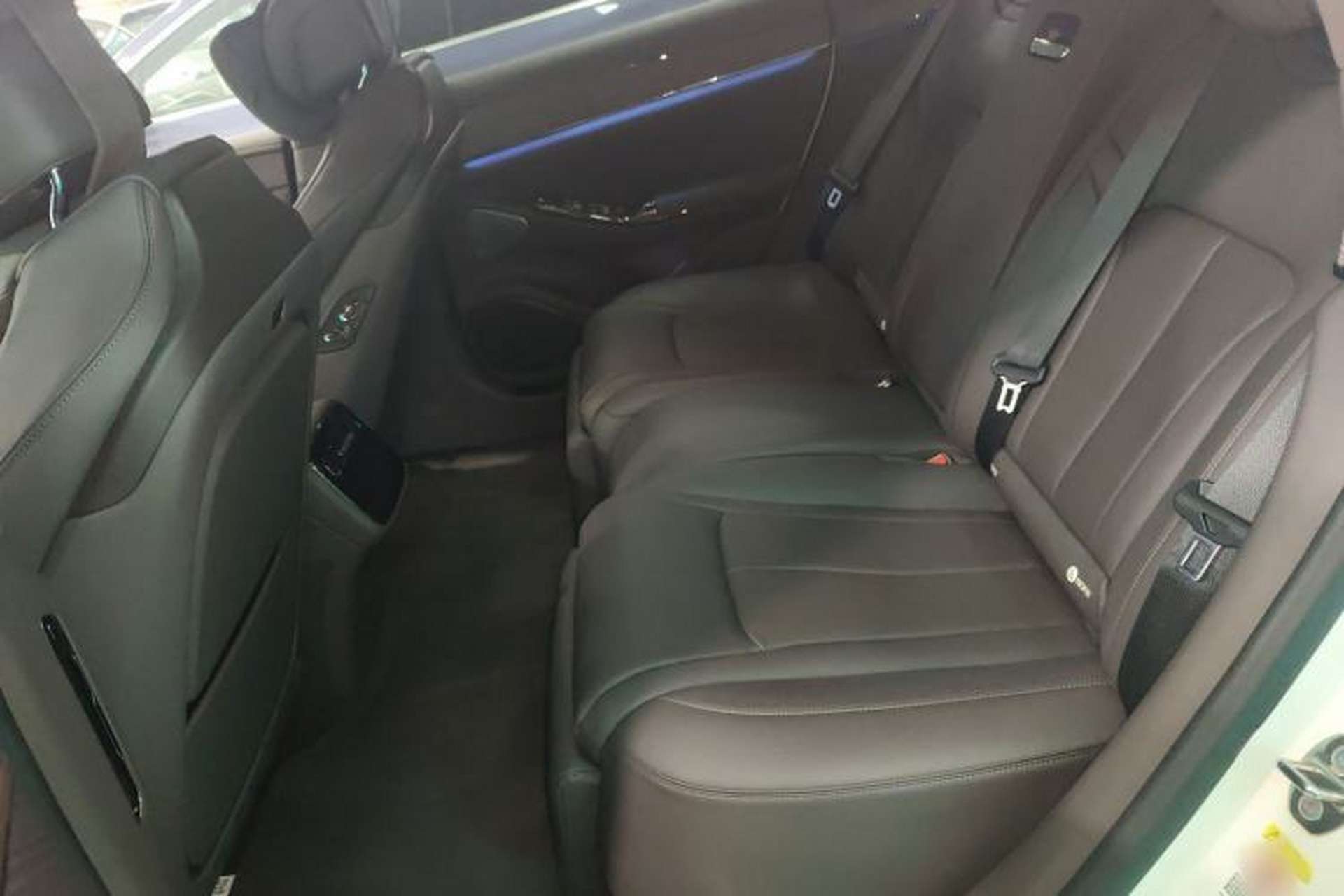 Used Denza Z9 2024 1100 km Four-Wheel Drive Max Version Left Rear Seat