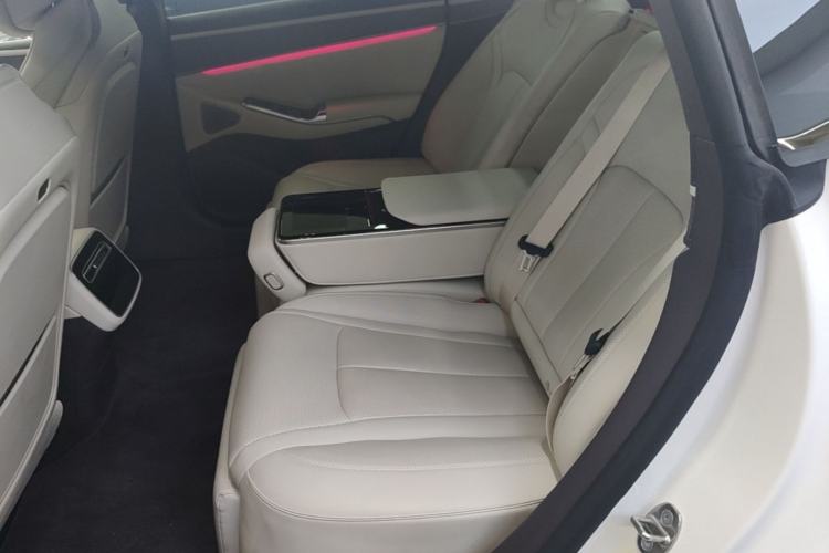 Used Denza Z9 2024 1100 km Four-Wheel Drive Max Version Left Rear Seat