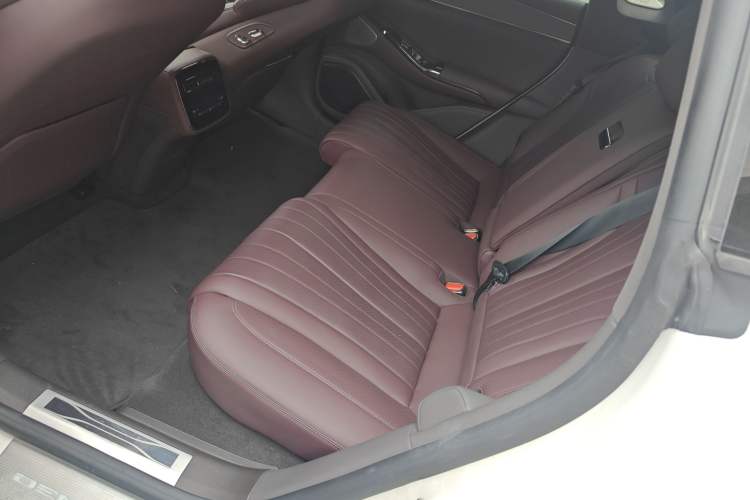 Used Denza Z9 2024 1100 km All-Wheel-Drive Ultra Version Left Rear Seat