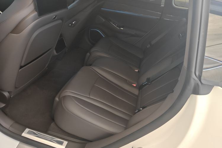 Used Denza Z9 2024 1100 km All-Wheel-Drive Ultra Version Left Rear Seat