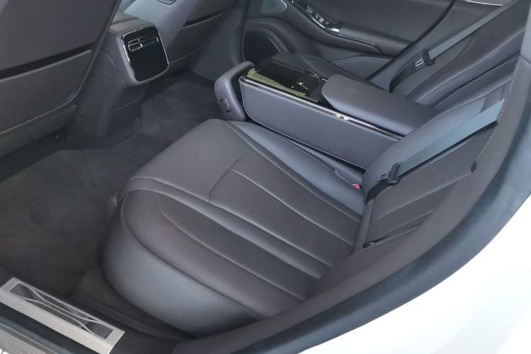 Used Denza Z9 2024 1100 km Four-Wheel Drive Max Version Left Rear Seat