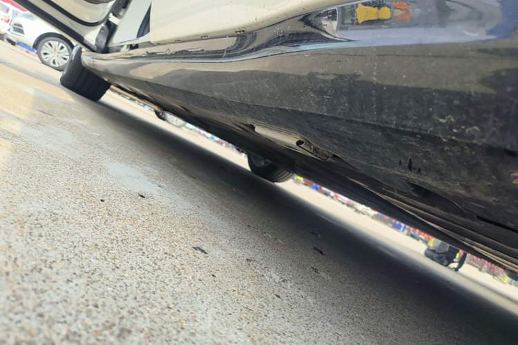 Used Denza Z9 2024 1100 km Four-Wheel Drive Max Version Left Side Sill