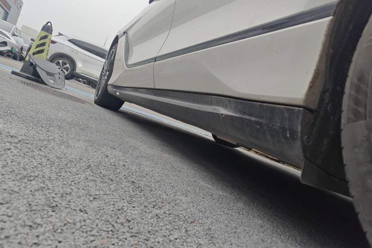 Used Denza Z9 2024 1100 km All-Wheel-Drive Ultra Version Left Side Sill