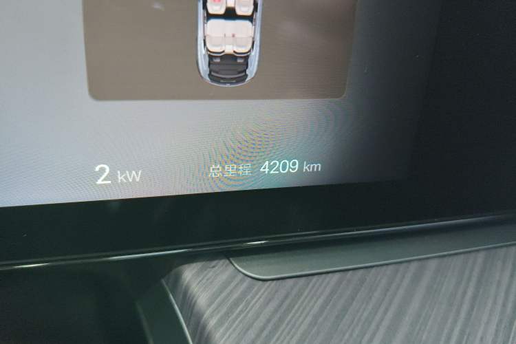 Used Denza Z9 2024 1100 km Four-Wheel Drive Max Version Odometer Close Up