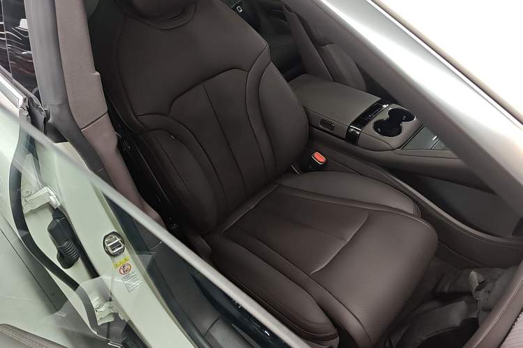 Used Denza Z9 2024 1100 km Four-Wheel Drive Max Version Right Front Seat
