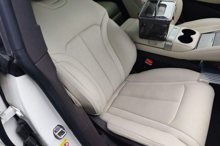 Used Denza Z9 2024 1100 km Four-Wheel Drive Max Version Right Front Seat