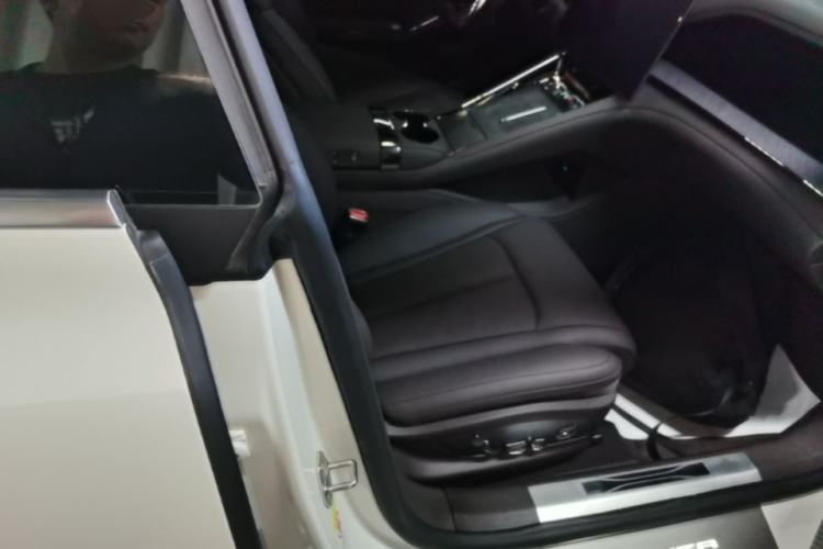 Used Denza Z9 2024 1100 km Four-Wheel Drive Max Version Right Front Seat