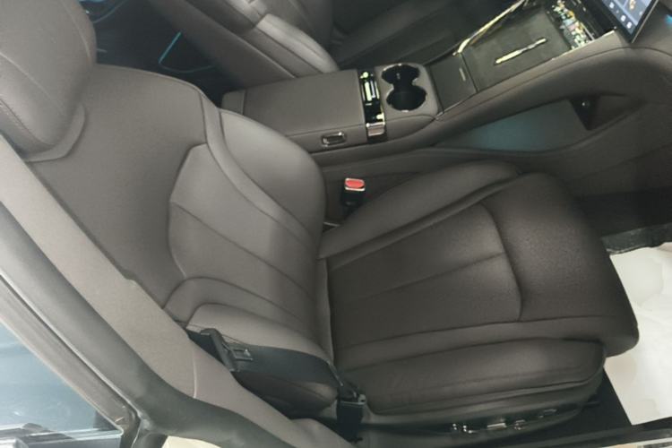 Used Denza Z9 2024 1100 km All-Wheel-Drive Ultra Version Right Front Seat