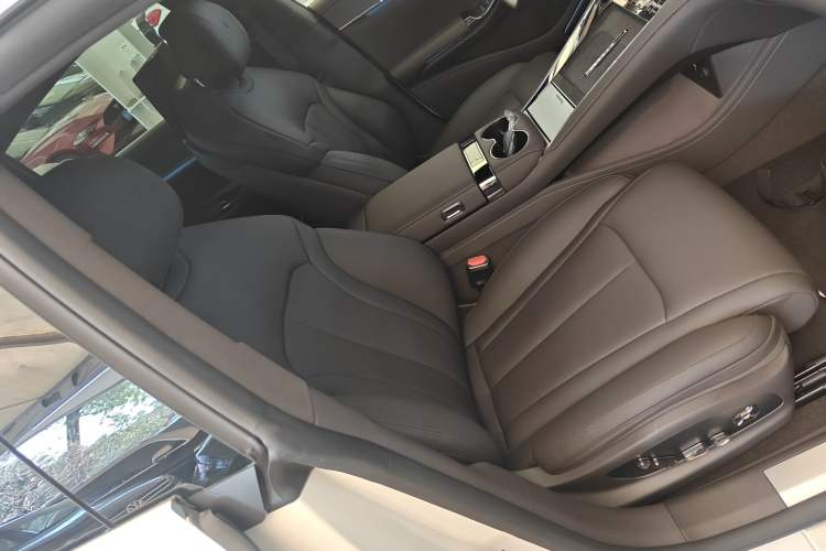 Used Denza Z9 2024 1100 km All-Wheel-Drive Ultra Version Right Front Seat
