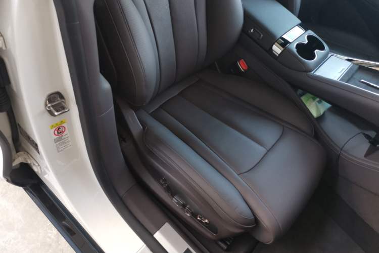 Used Denza Z9 2024 1100 km Four-Wheel Drive Max Version Right Front Seat