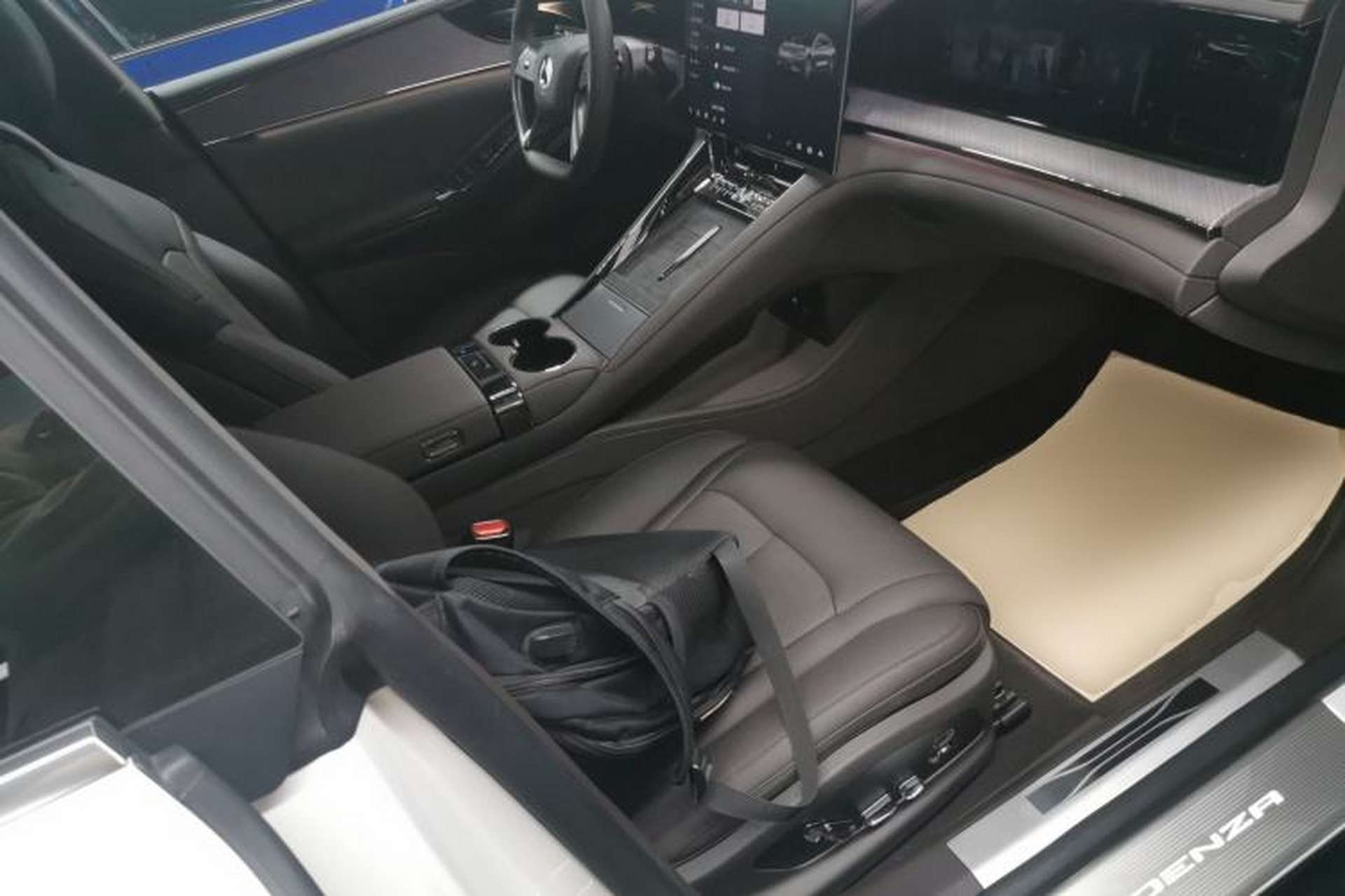 Used Denza Z9 2024 1100 km Four-Wheel Drive Max Version Right Front Seat