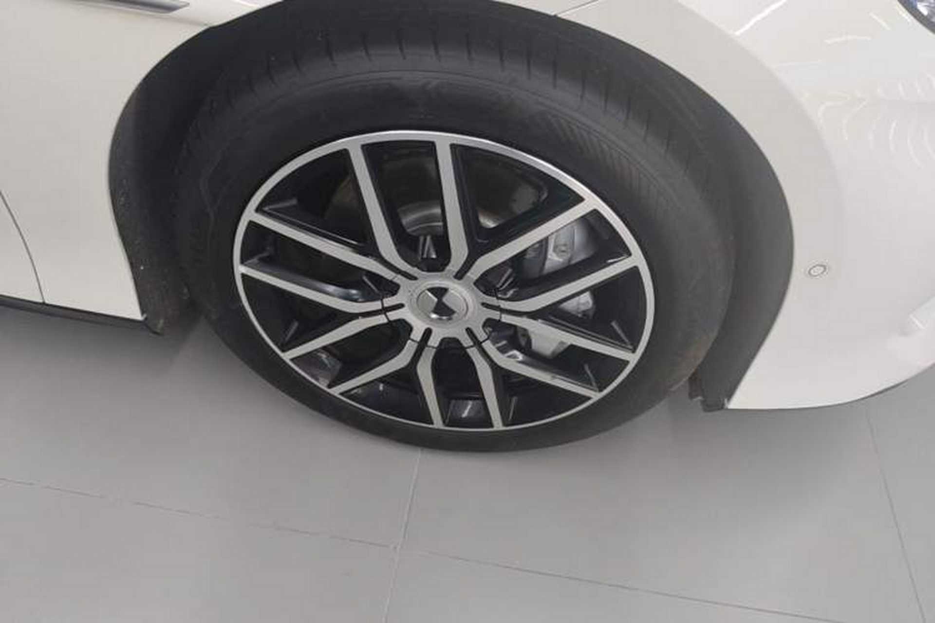 Used Denza Z9 2024 1100 km Four-Wheel Drive Max Version Right Front Wheel Hub