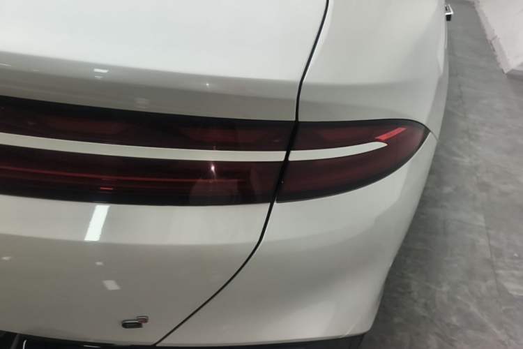 Used Denza Z9 2024 1100 km Four-Wheel Drive Max Version Right Rear Taillight