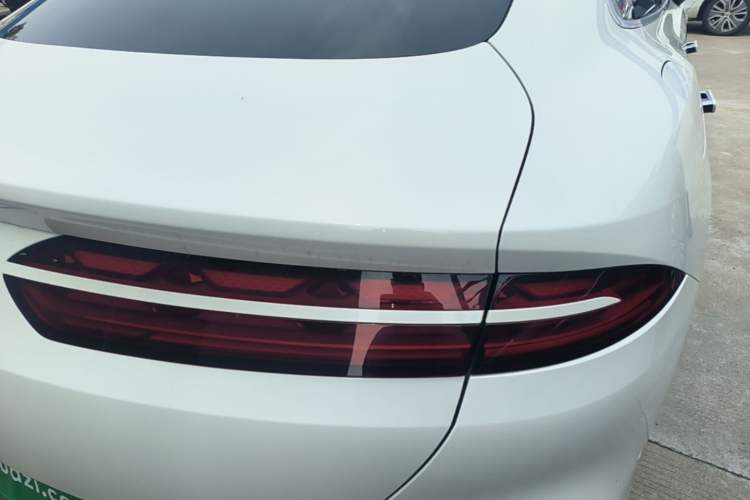 Used Denza Z9 2024 1100 km Four-Wheel Drive Max Version Right Rear Taillight