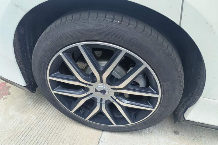 Used Denza Z9 2024 1100 km Four-Wheel Drive Max Version Right Rear Wheel Hub