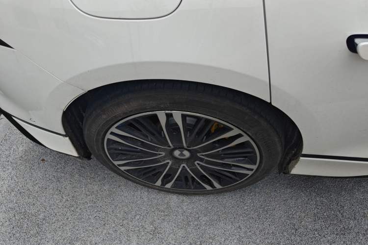 Used Denza Z9 2024 1100 km All-Wheel-Drive Ultra Version Right Rear Wheel Hub