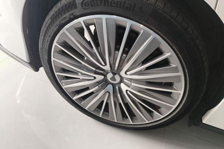 Used Denza Z9 2024 1100 km All-Wheel-Drive Ultra Version Right Rear Wheel Hub