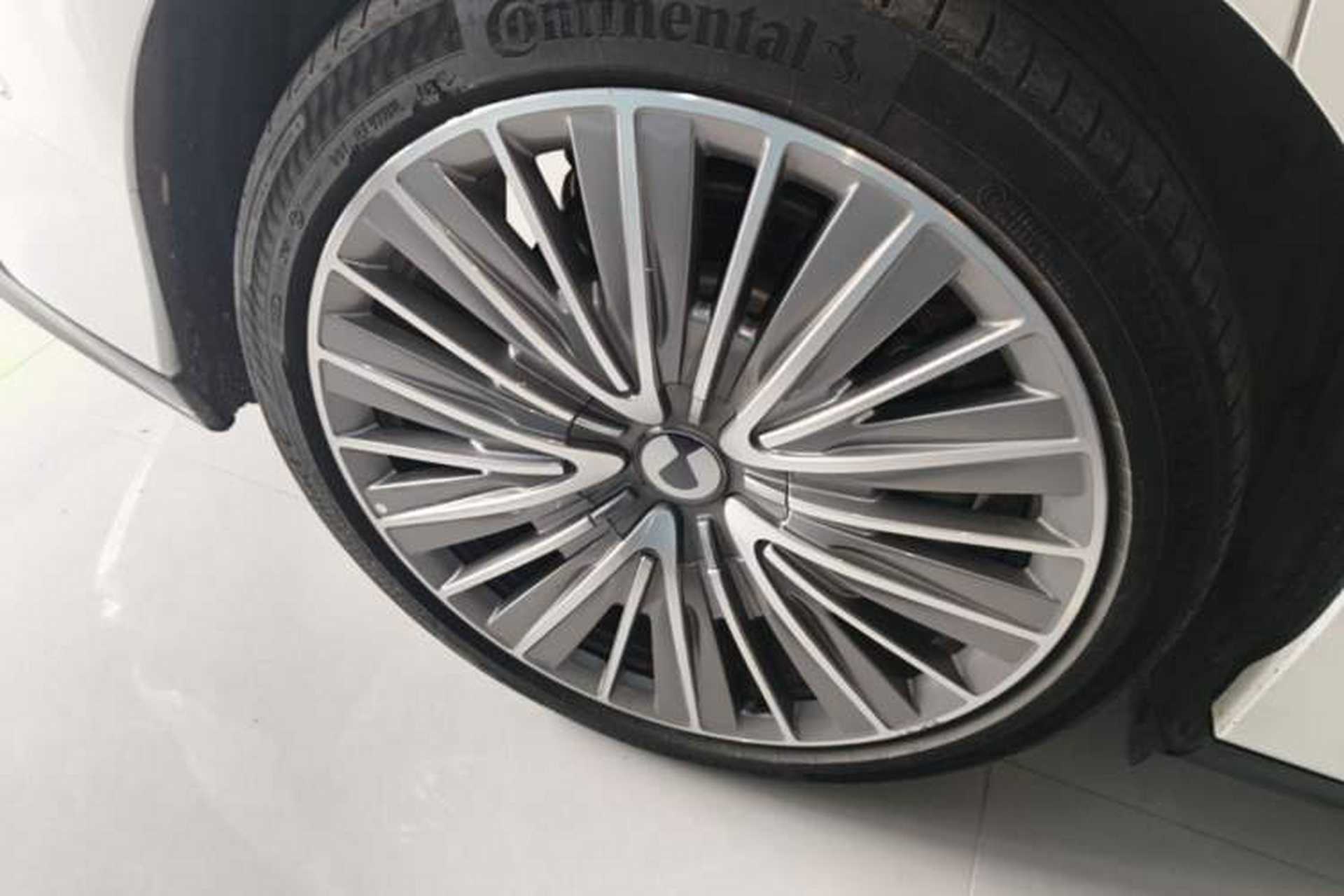 Used Denza Z9 2024 1100 km All-Wheel-Drive Ultra Version Right Rear Wheel Hub