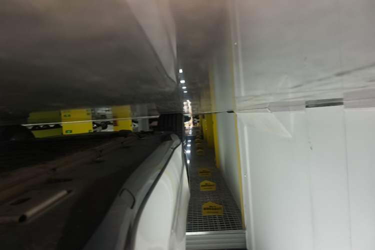 Used Denza Z9 2024 1100 km Four-Wheel Drive Max Version Right Side Sill
