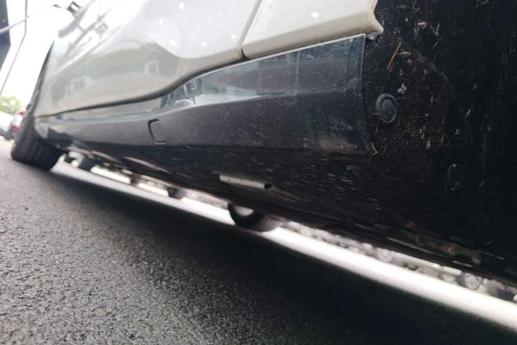 Used Denza Z9 2024 1100 km Four-Wheel Drive Max Version Right Side Sill
