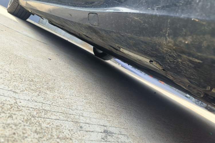 Used Denza Z9 2024 1100 km Four-Wheel Drive Max Version Right Side Sill