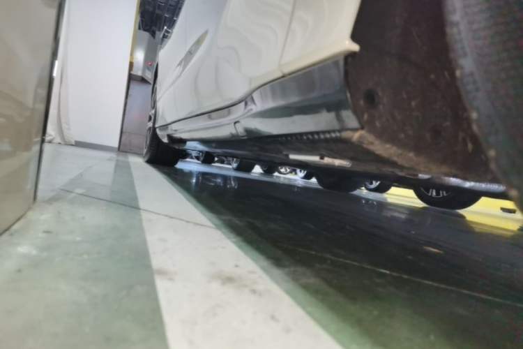 Used Denza Z9 2024 1100 km Four-Wheel Drive Max Version Right Side Sill