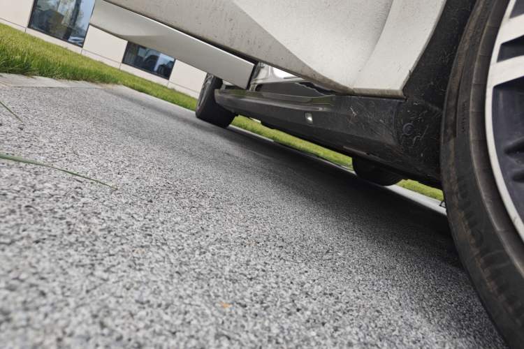 Used Denza Z9 2024 1100 km All-Wheel-Drive Ultra Version Right Side Sill