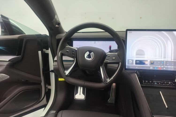 Used Denza Z9 2024 1100 km Four-Wheel Drive Max Version Steering Wheel