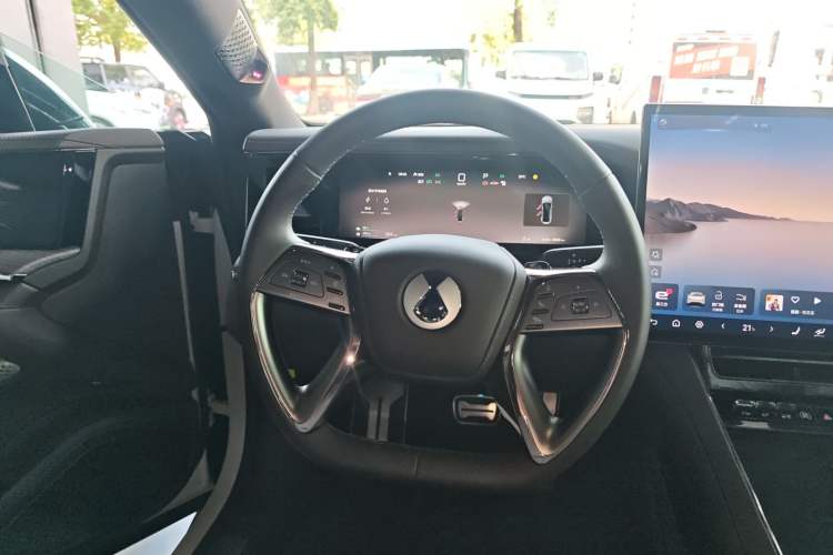 Used Denza Z9 2024 1100 km Four-Wheel Drive Max Version Steering Wheel
