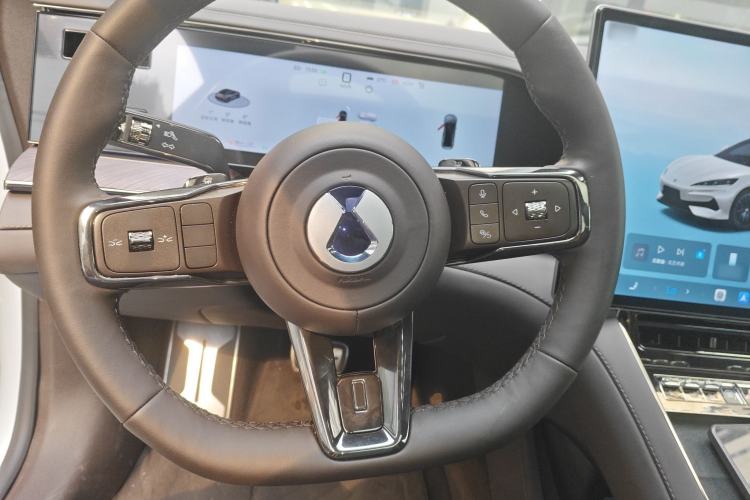 Used Denza Z9 2024 1100 km All-Wheel-Drive Ultra Version Steering Wheel