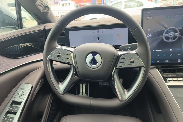 Used Denza Z9 2024 1100 km Four-Wheel Drive Max Version Steering Wheel