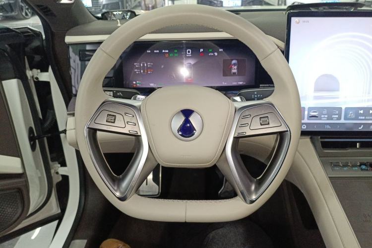 Used Denza Z9 2024 1100 km Four-Wheel Drive Max Version Steering Wheel