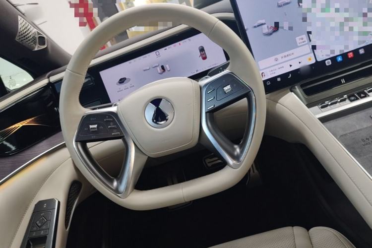 Used Denza Z9 2024 1100 km Four-Wheel Drive Max Version Steering Wheel