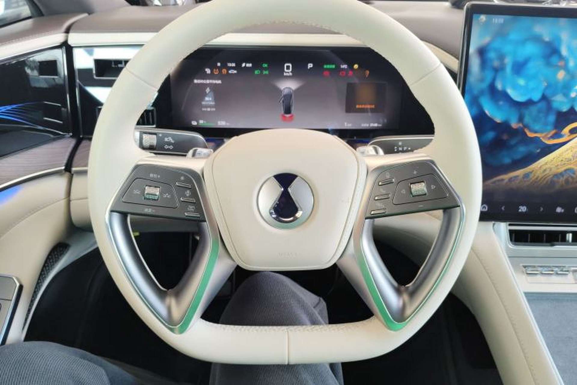 Used Denza Z9 2024 630 km All-Wheel Drive Max Version Steering Wheel